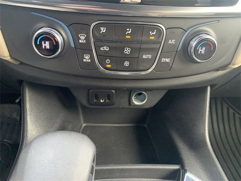 Certified 2023 Chevrolet Traverse LS image 17