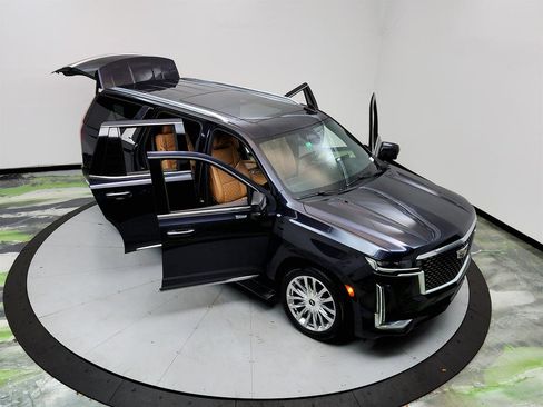 Used 2022 Cadillac Escalade Premium Luxury w/ Performance Package AWD/4WD image 39