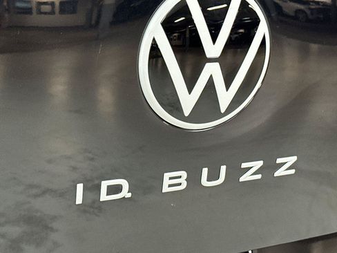 New 2025 Volkswagen ID. Buzz Pro S RWD image 27