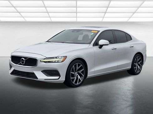 Used 2020 Volvo S60 T5 Momentum w/ Protection Package FWD image 2