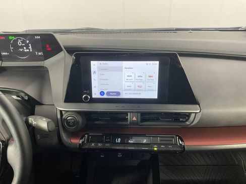 Used 2024 Toyota Prius Prime FWD image 13