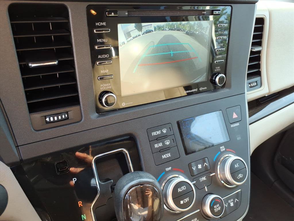 Used 2019 Toyota Sienna XLE w/ XLE Navigation Package FWD image 35