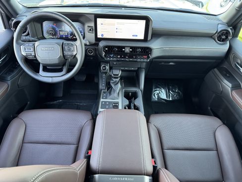 Used 2025 Toyota Land Cruiser image 32