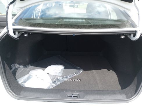 New 2026 Nissan Sentra SR w/ Floor Mat Package FWD image 15