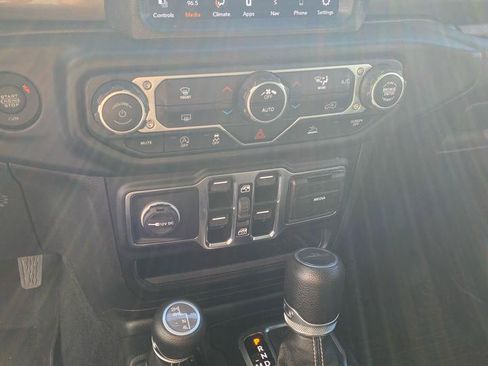 Used 2023 Jeep Gladiator Overland AWD/4WD image 8