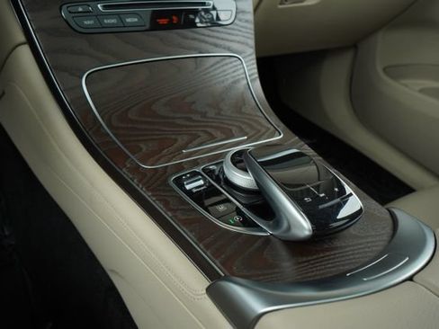Used 2018 Mercedes-Benz GLC 300 4MATIC image 23