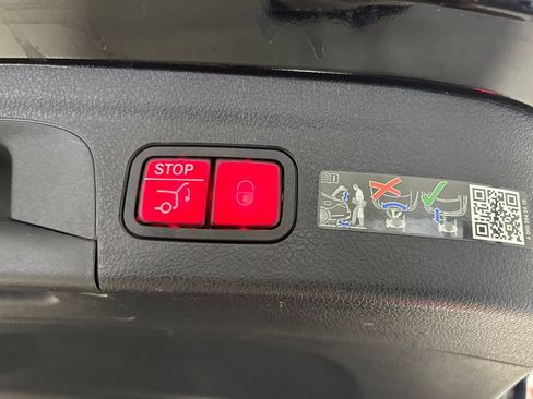 Used 2025 Mercedes-Benz GLE 450e 4MATIC image 35