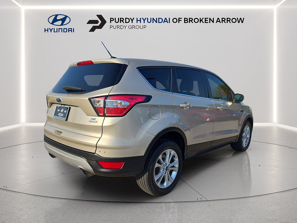 Used 2017 Ford Escape SE FWD image 5