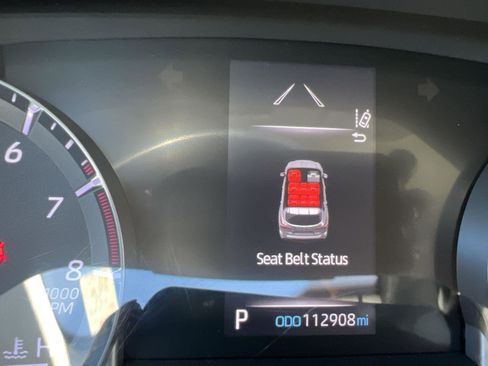 Used 2021 Toyota Highlander LE image 16