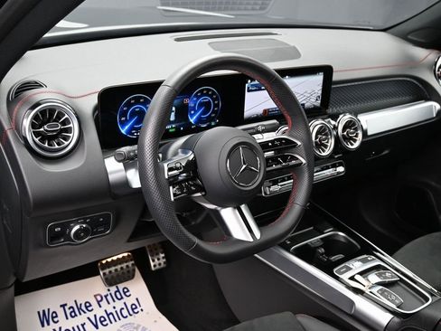 Used 2024 Mercedes-Benz EQB 250+ image 21