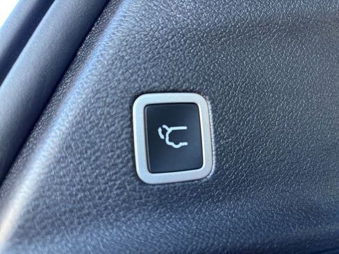 Used 2021 Chrysler Pacifica Touring w/ S Appearance Package image 8