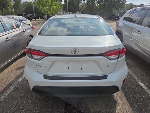 Used 2026 Toyota Corolla LE w/ LE Premium Package FWD image 4