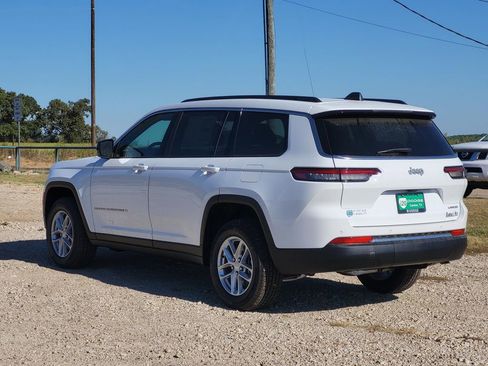 New 2025 Jeep Grand Cherokee L Laredo image 4