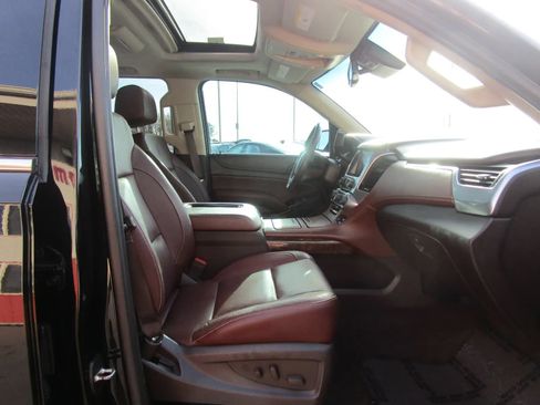 Used 2017 Chevrolet Suburban Premier AWD/4WD image 38