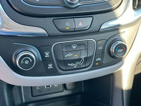 Used 2023 Chevrolet Equinox LS image 18