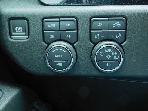 Used 2024 Chevrolet Silverado 2500 LTZ w/ LTZ Convenience Package image 21