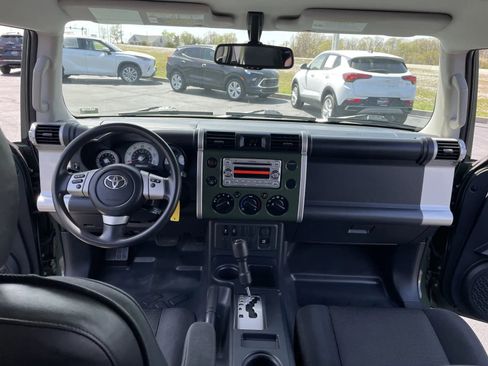 Used 2014 Toyota FJ Cruiser 2WD w/ Convenience Package image 25