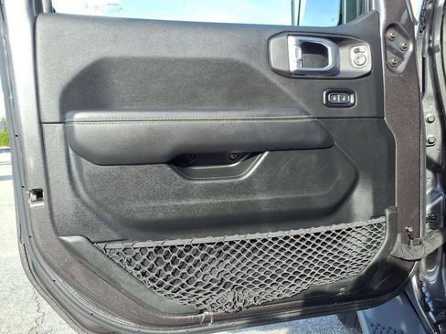 Used 2021 Jeep Wrangler Unlimited Sahara image 21