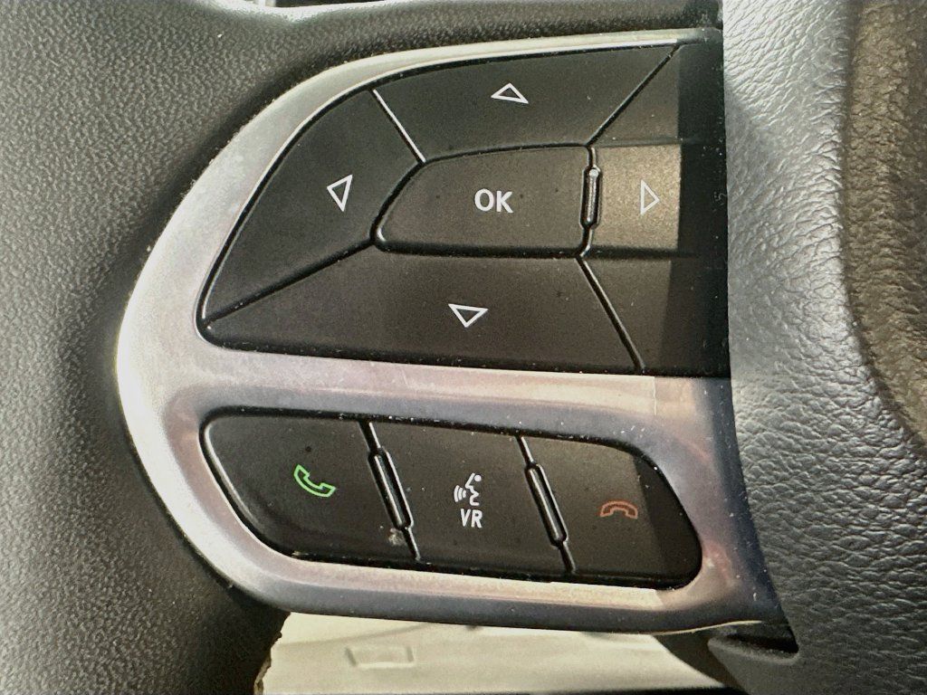 Used 2024 Chrysler Pacifica Touring-L FWD image 25