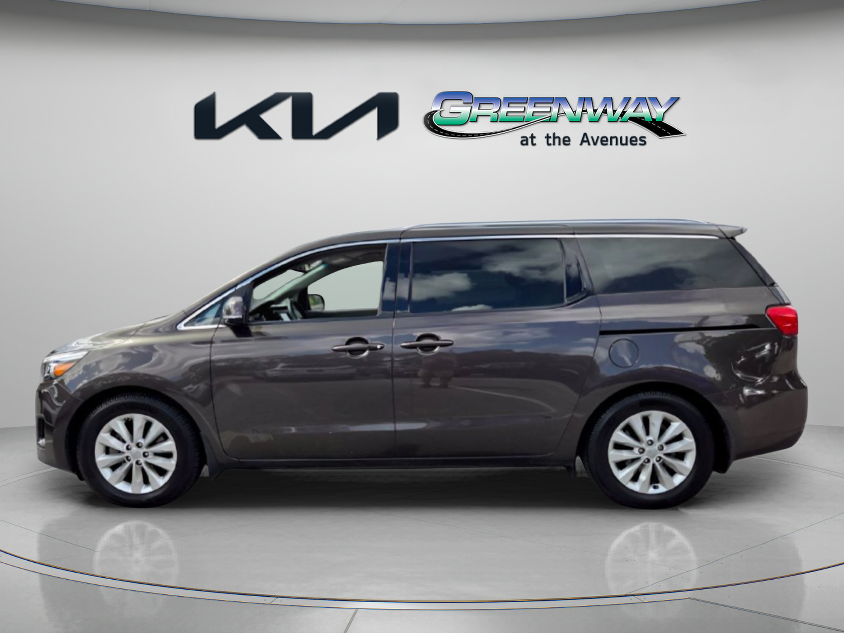 Used 2017 Kia Sedona EX FWD image 4