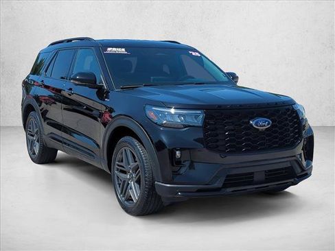 Certified 2025 Ford Explorer ST-Line w/ ST-Line Street Pack AWD/4WD image 3