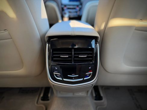 Used 2013 Cadillac XTS Premium image 29