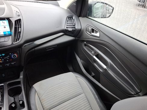 Used 2019 Ford Escape SE image 16