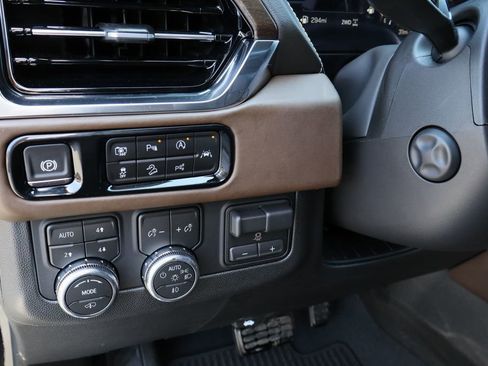 Certified 2026 GMC Yukon Denali Ultimate w/ LPO, Illumination Package image 12