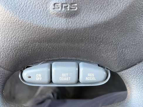 Used 2001 Pontiac Grand Am SE FWD image 25
