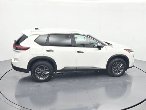 Used 2024 Nissan Rogue S FWD image 32