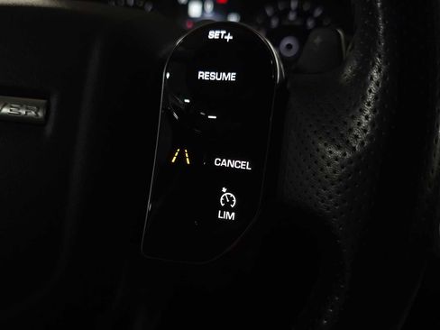 Used 2018 Land Rover Range Rover Velar S image 34