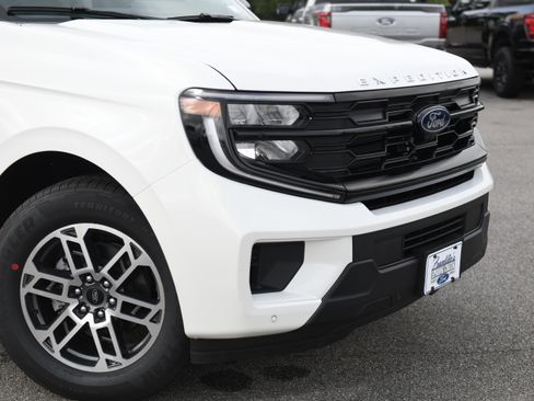 New 2026 Ford Expedition Active RWD image 4