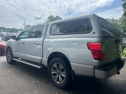 Used 2018 Nissan Titan SV w/ SV Convenience Package AWD/4WD image 6