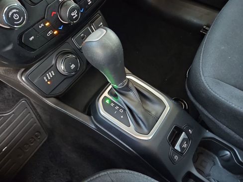 Used 2023 Jeep Renegade Latitude image 20