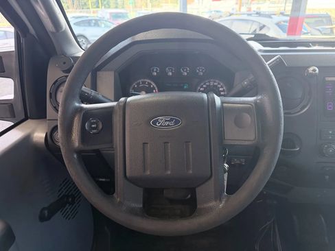 Used 2014 Ford F250 XL w/ Camper Package image 17