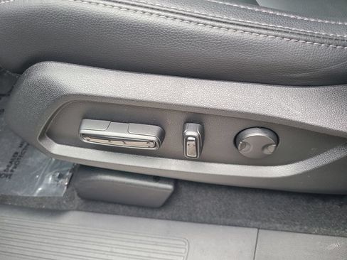 Used 2025 Honda Pilot EX-L image 19
