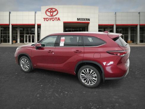 New 2026 Toyota Highlander Platinum AWD/4WD image 15