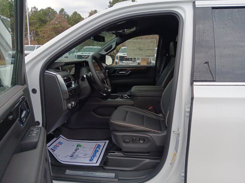 New 2026 GMC Yukon XL Elevation w/ LPO, Floor Liner Package image 6