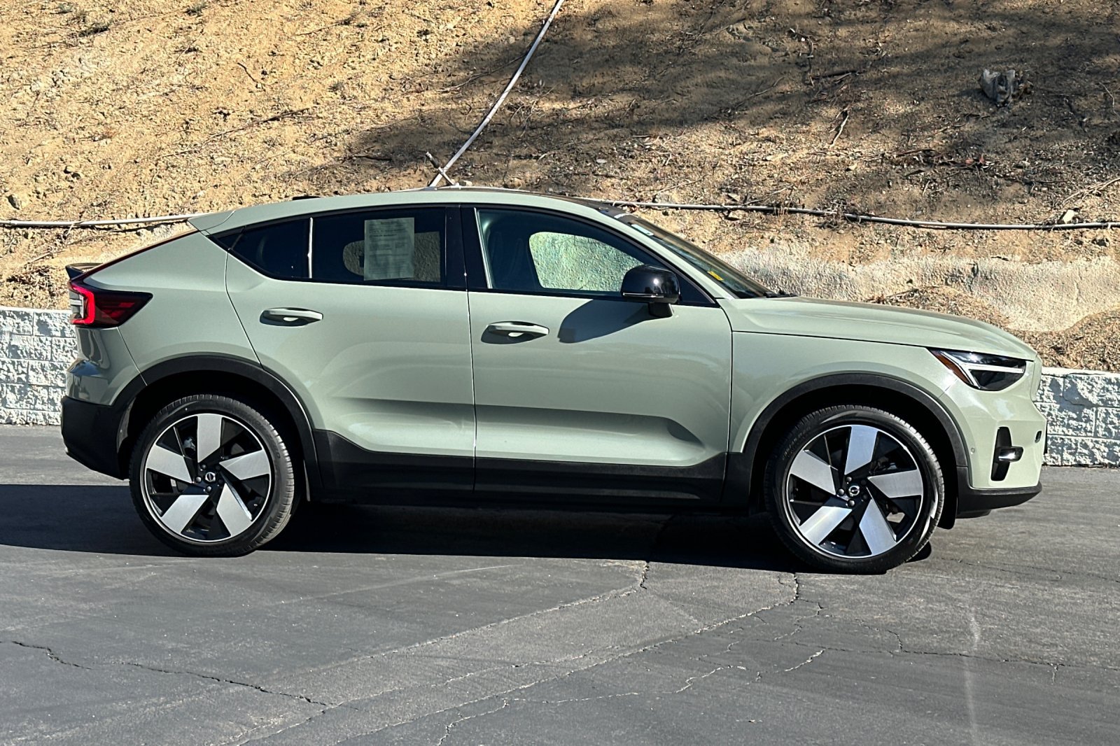 Certified 2024 Volvo C40 P8 Recharge Plus w/ Climate Package AWD/4WD image 3