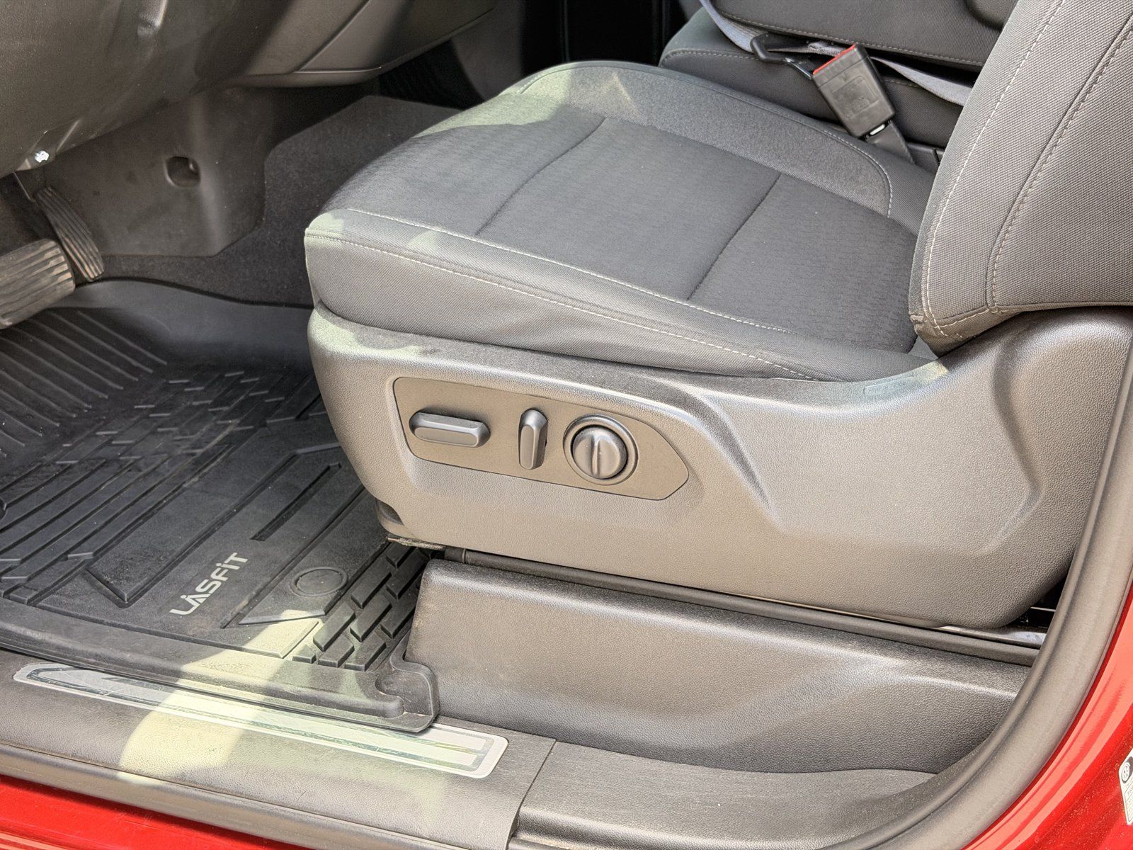 Used 2021 Chevrolet Silverado 1500 RST w/ Bed Protection Package AWD/4WD image 15