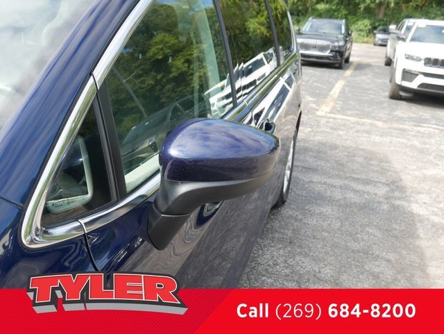 Used 2017 Chrysler Pacifica LX FWD image 11