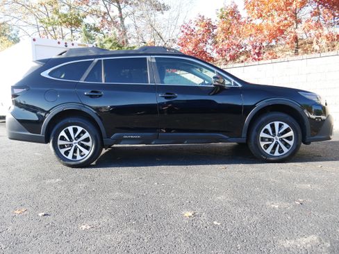 Used 2021 Subaru Outback Premium image 8