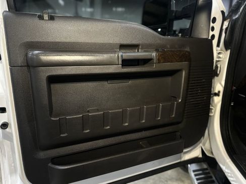 Used 2015 Ford F250 Platinum w/ FX4 Off-Road Package image 38