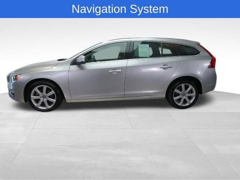 Used 2016 Volvo V60 T5 Premier w/ Convenience Package image 3