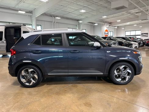 Used 2020 Hyundai Venue image 9