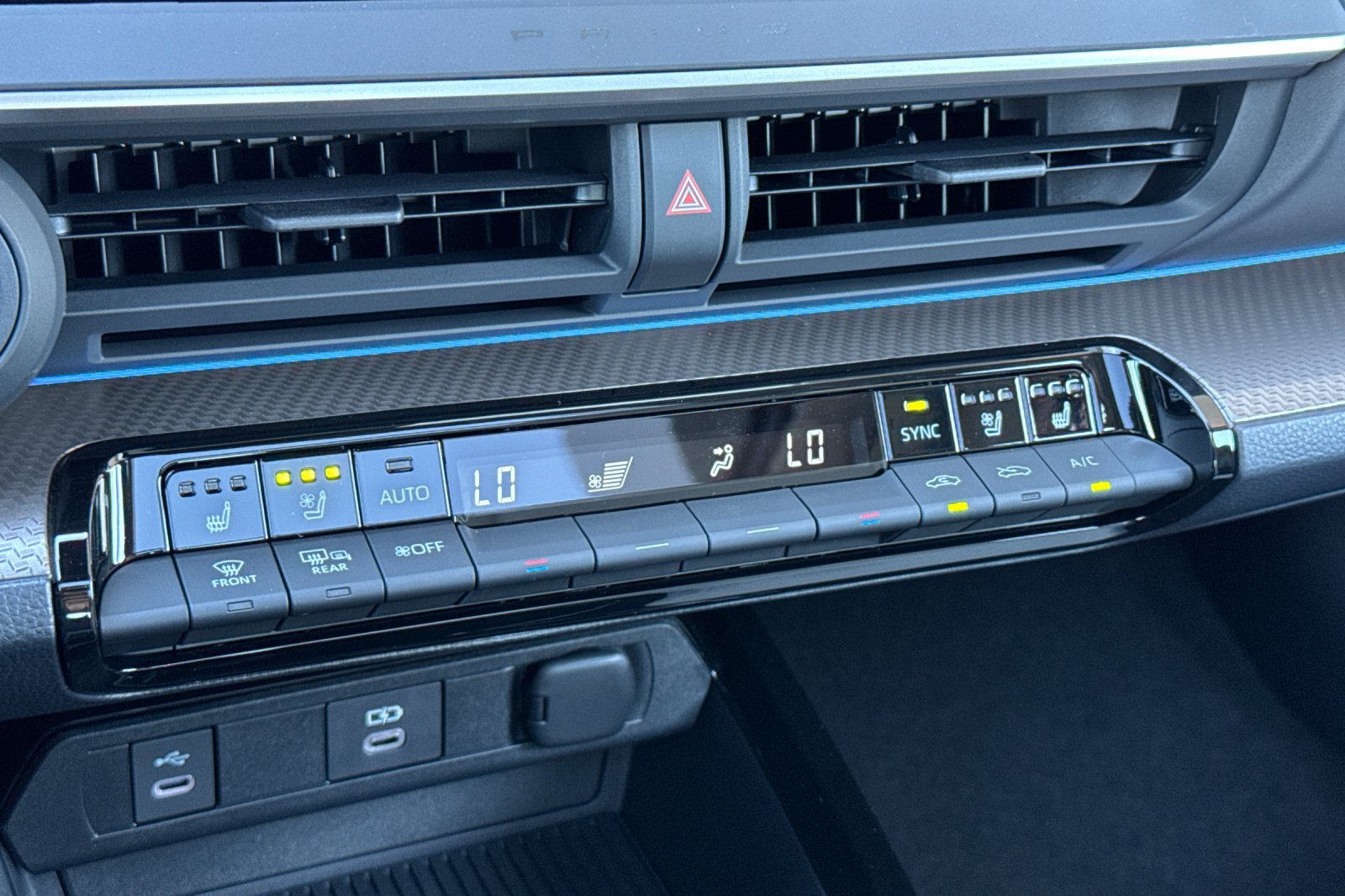 New 2027 Toyota Prius Limited AWD/4WD image 24