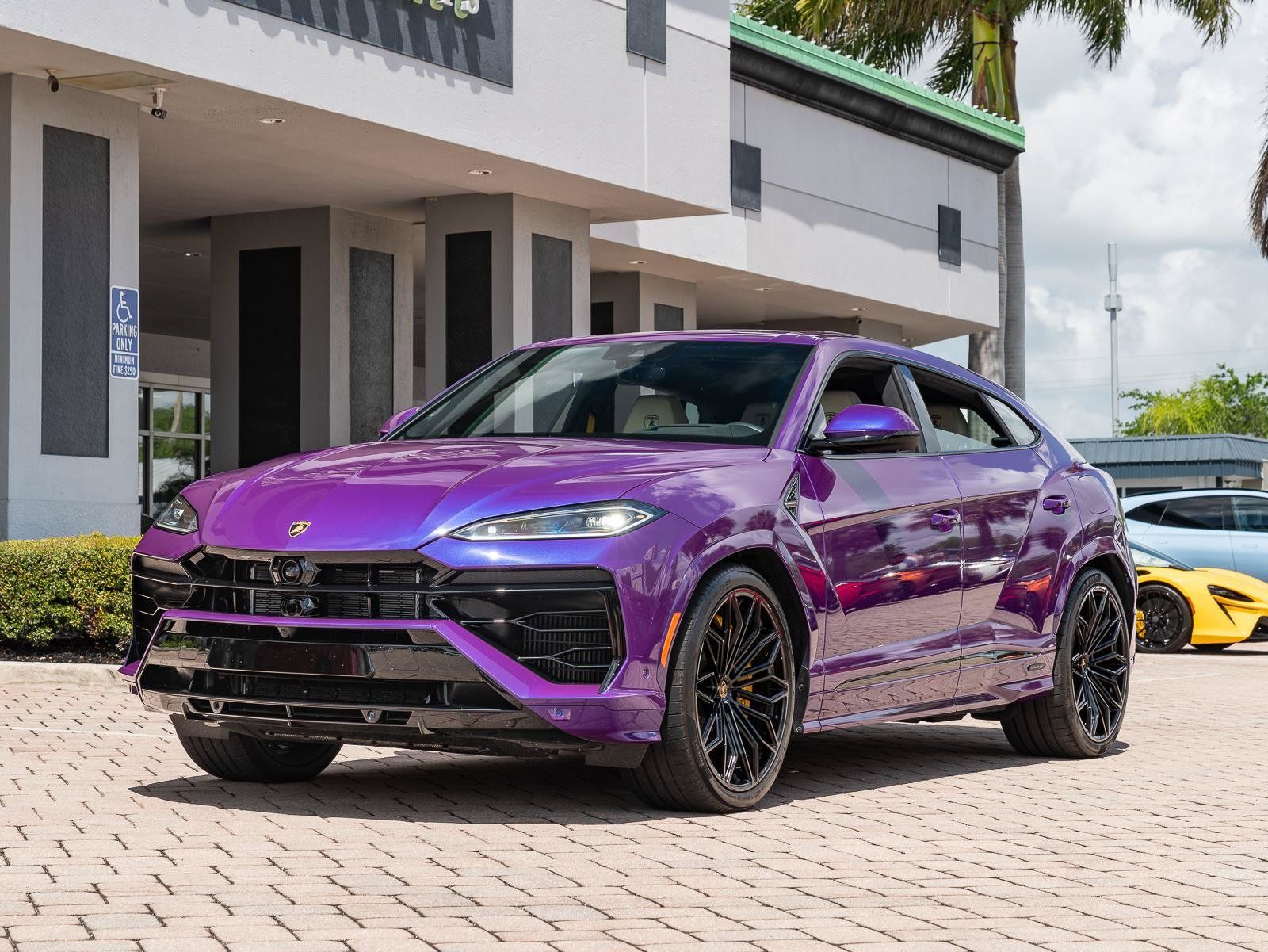 Used 2025 Lamborghini Urus SE AWD/4WD image 21