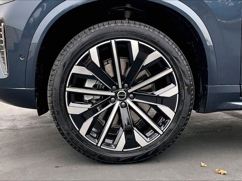 New 2026 Volvo XC90 B5 Plus image 14
