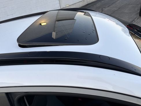 New 2025 Kia Niro EX Touring image 12