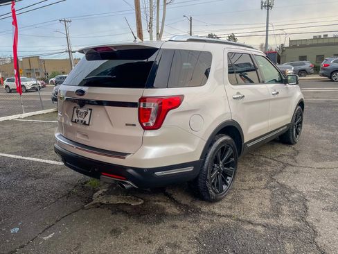 Used 2018 Ford Explorer Limited image 5